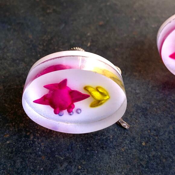 Vtg 40s 50s Pink Fish Themed Lucite Acrylic Oval Screwback Earrings - Picture 4 of 6